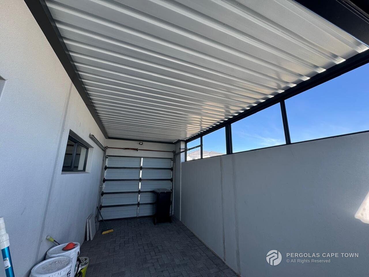 Aluminium carport with louvre roof