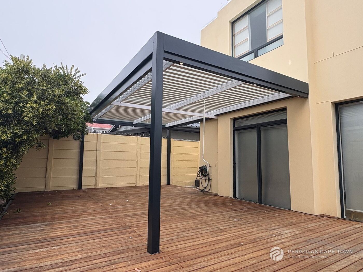 Aluminium louvre system charcoal frame with louvre panels