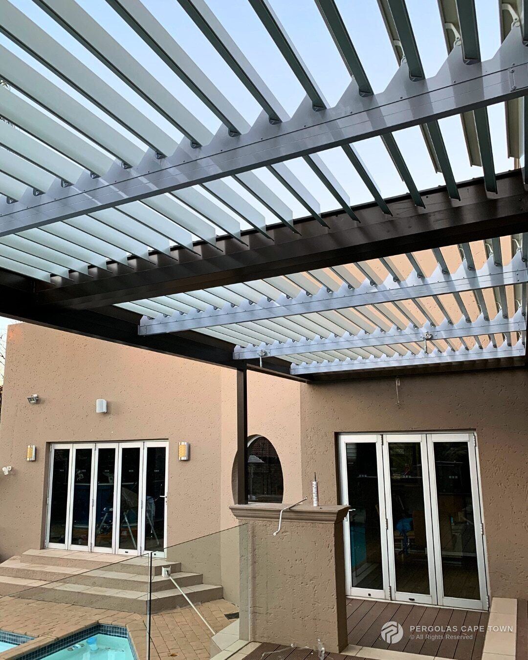 Bronze frame white louvre panels manual louvre roof