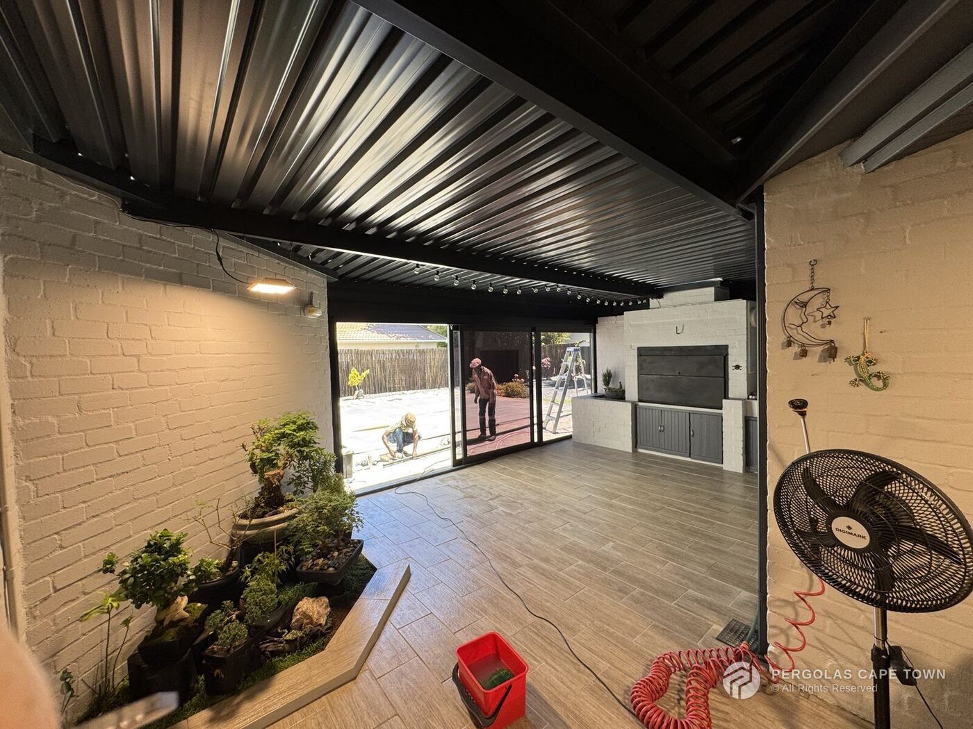 Charcoal ibr pergola flamingo vlei table view