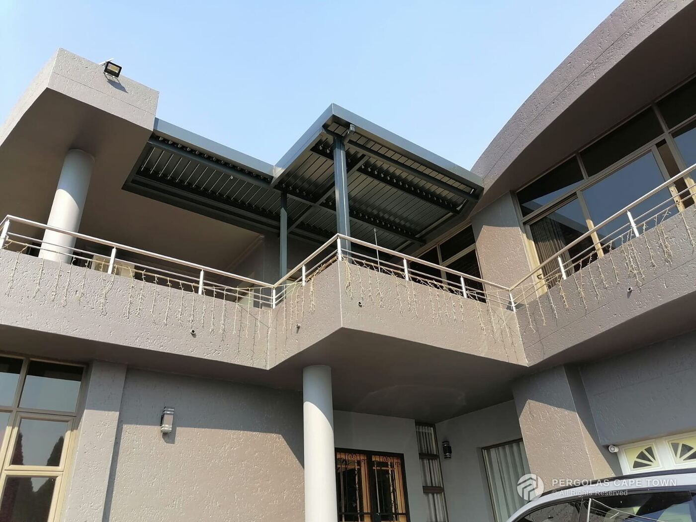 Charcoal louvre roof in Somerset West, Helderberg