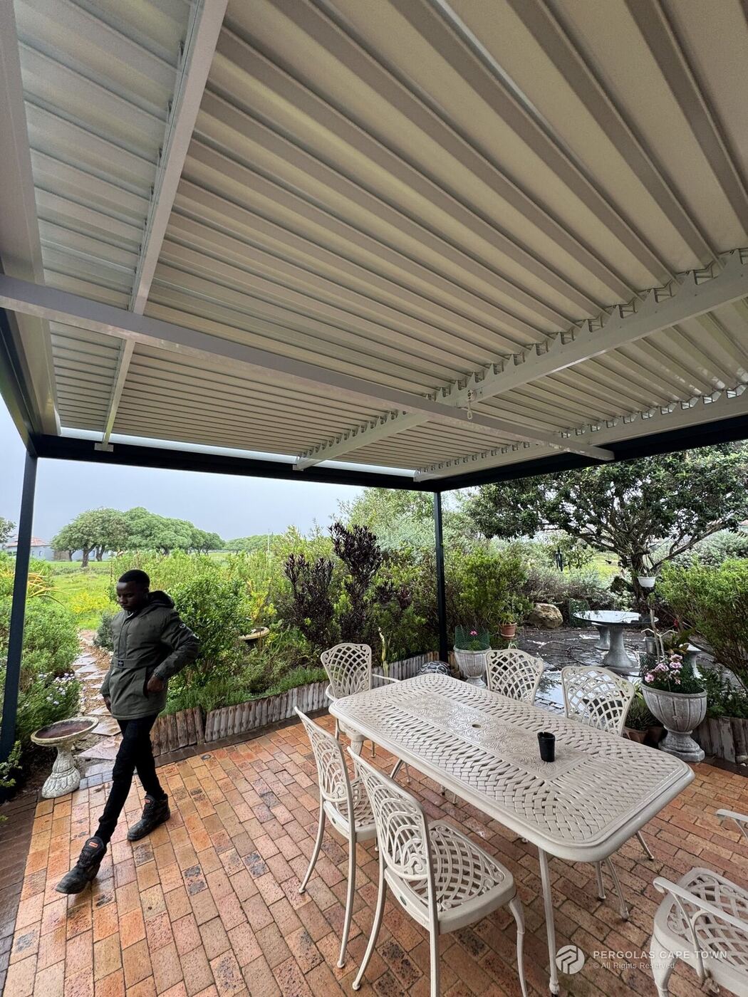 Aluminium louvre roof on a West Coast home