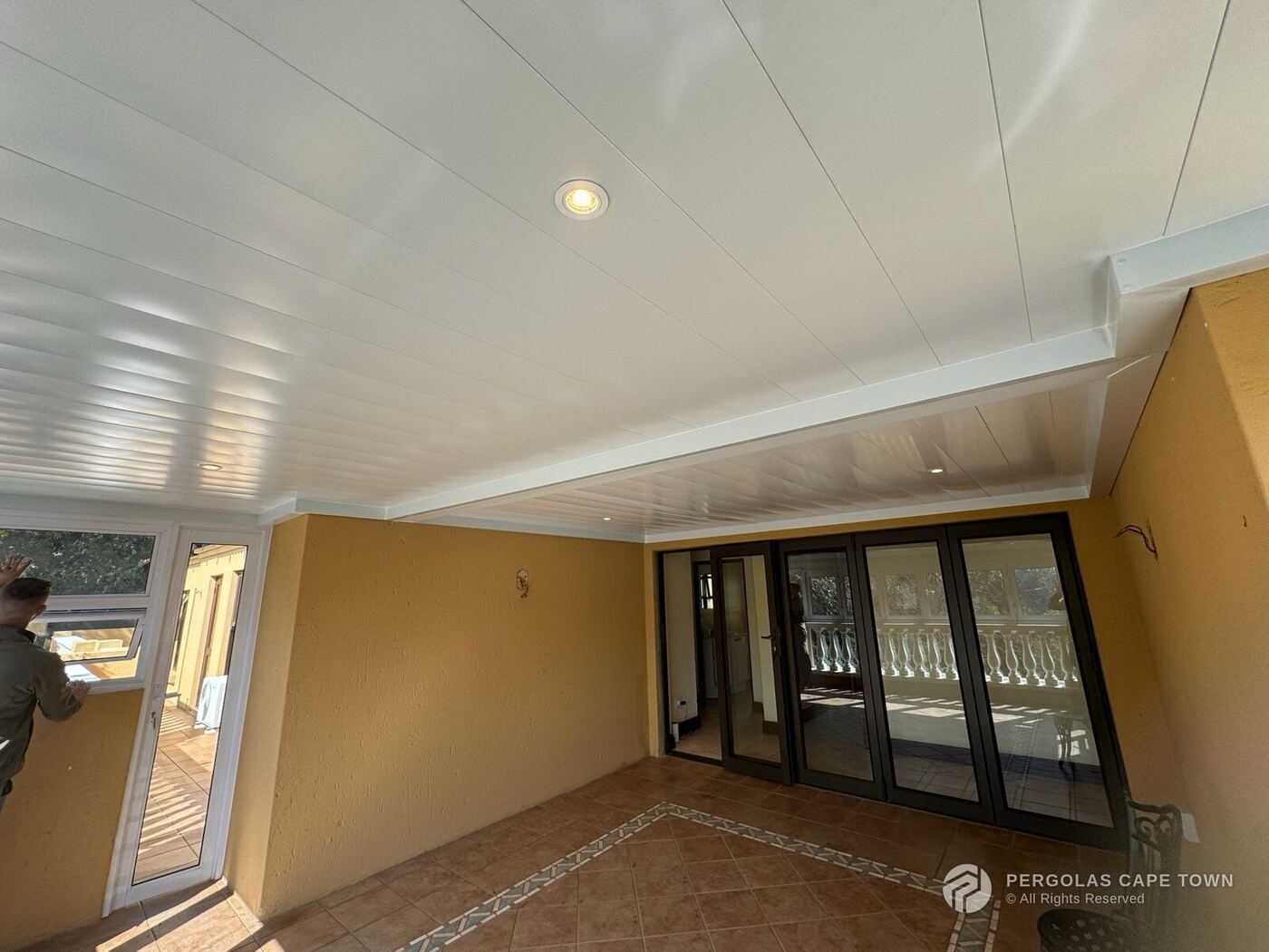 Full white ceiling awning gardens