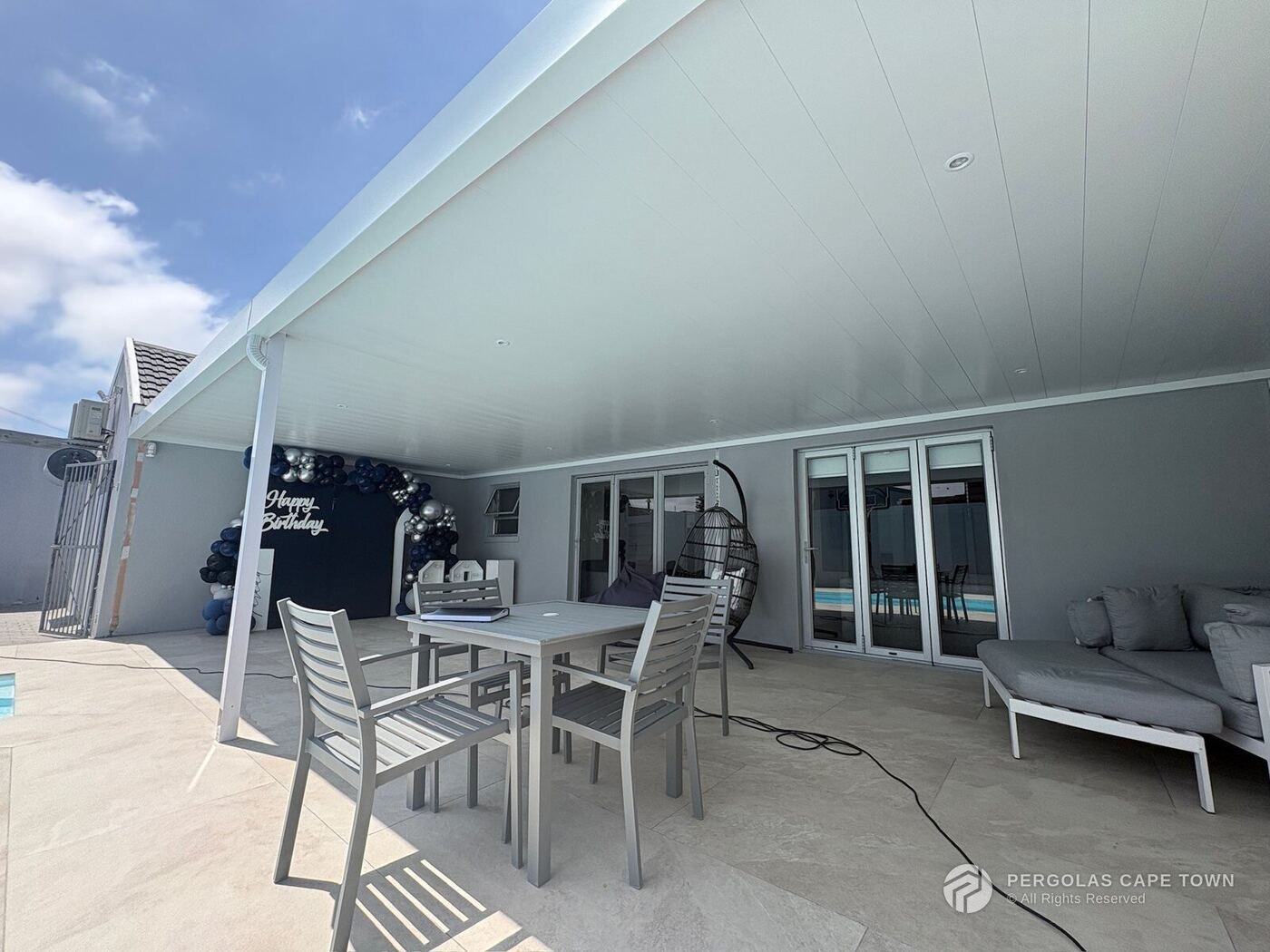 Pure white aluminium patio ceiling