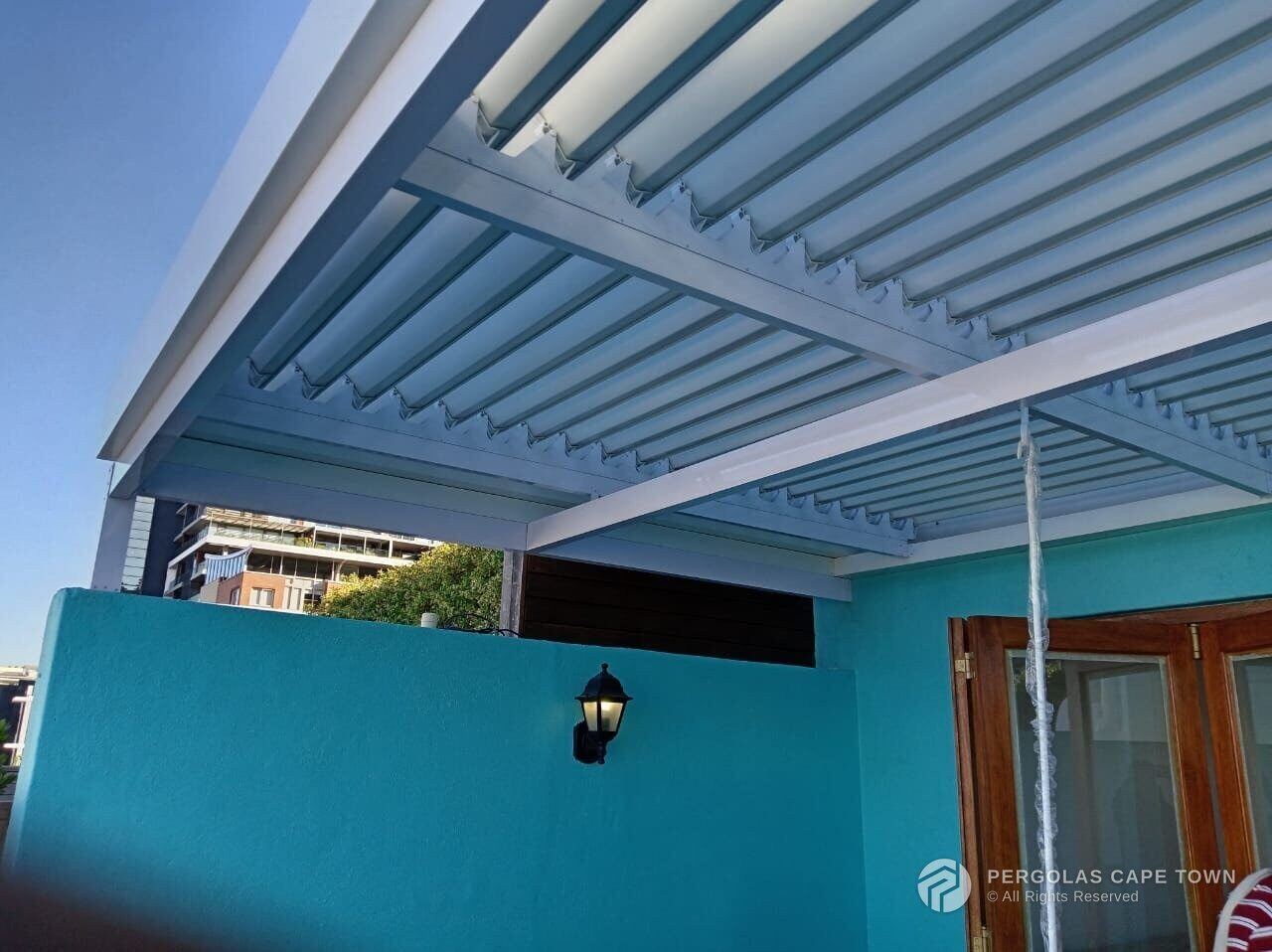 White frame white louvre blades manual aluminium louvre awning