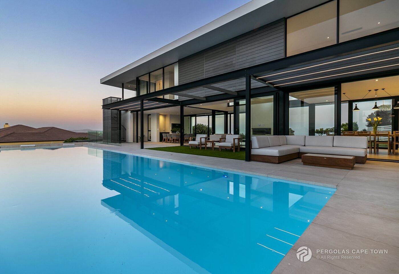 Two-tier louvre roof on a Cape Town estate