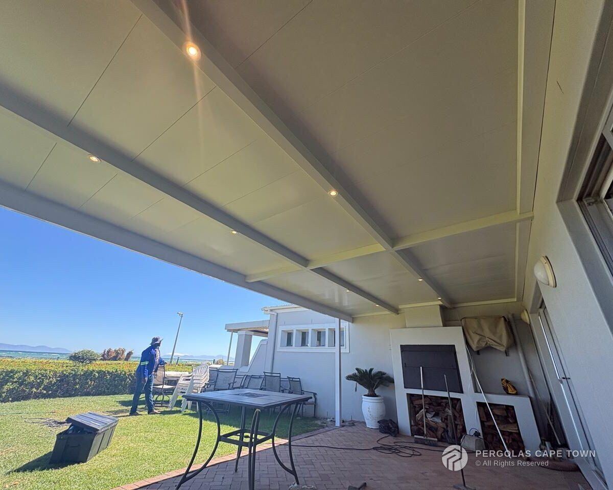 Enclosed aluminium patio ceiling